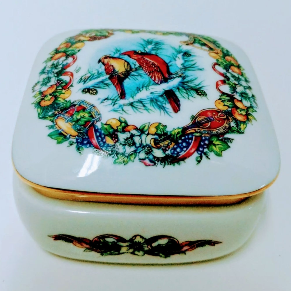 Bird Music Box Melodies Christmas  Heritag…